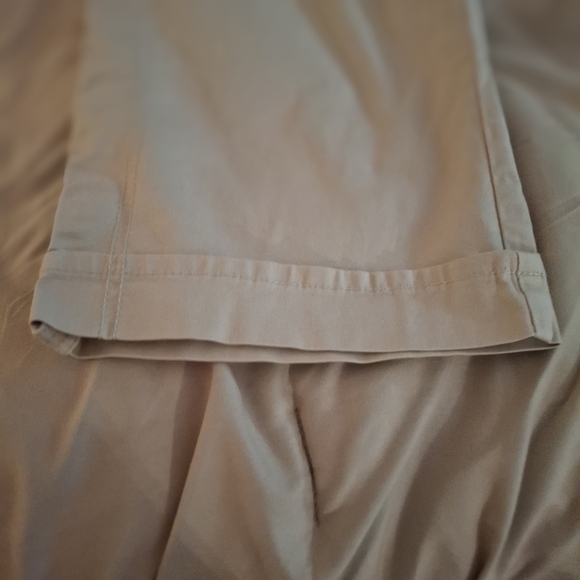 Gloria Vanderbilt Women's Casual Cream Cropped Cargo Pants - Picture 6 of 11